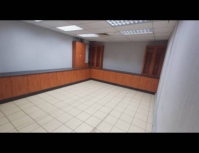 500M² WAREHOUSE TO LET IN VINTONIA